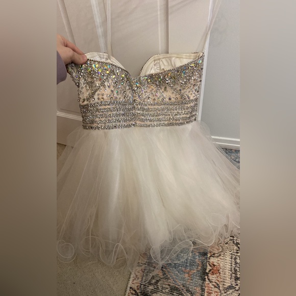 Short formal/dance/pageant dress (large) beaded strapless top with tulle bottom - Picture 2 of 4